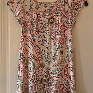 Papo d'Anjo Red and Green Patterned Fabric